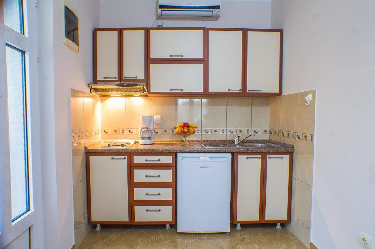 Dmm Apartments Tivat Exterior photo